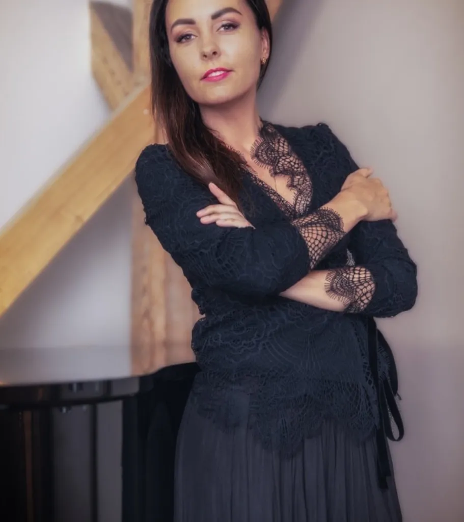 Viktorija Majore pie klavierēm